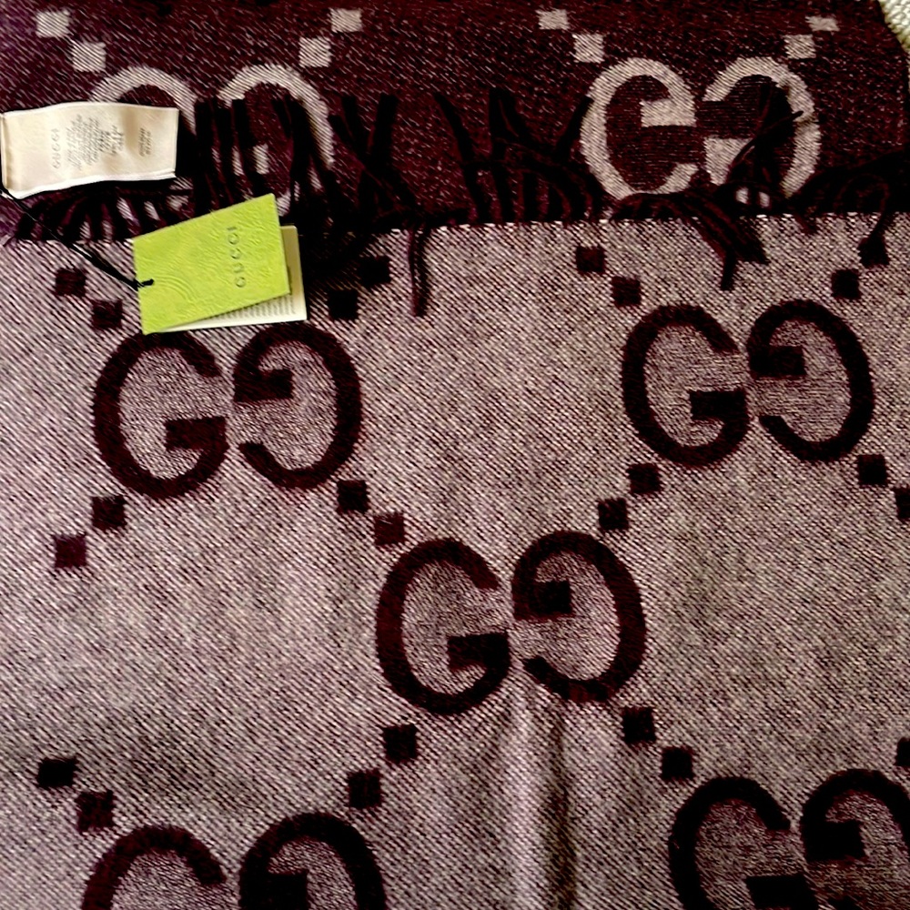 Brand new Gucci cashmere GG logo scarf. Made in Italy.